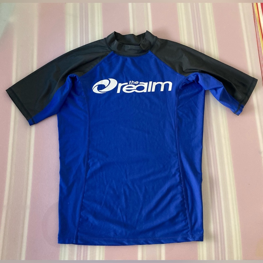 The Realm men’s swim tee size M Blue/gray color